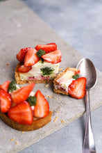 Load image into Gallery viewer, Tarte aux fraises
