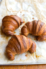 Load image into Gallery viewer, Croissant Plant-Based (vg)
