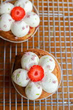 Load image into Gallery viewer, Strawberry Elderflower Danish (vg)

